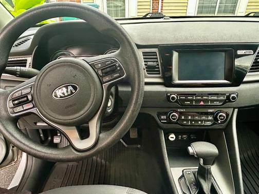 Silver 2018 Kia Niro FE