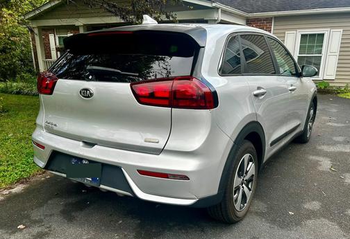 Silver 2018 Kia Niro FE