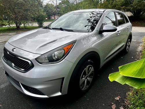 Silver 2018 Kia Niro FE