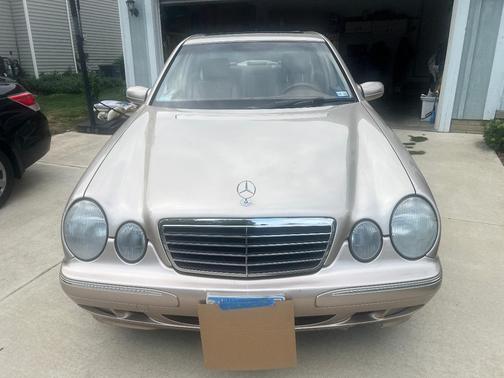 Beige 2000 Mercedes-Benz E-Class E320