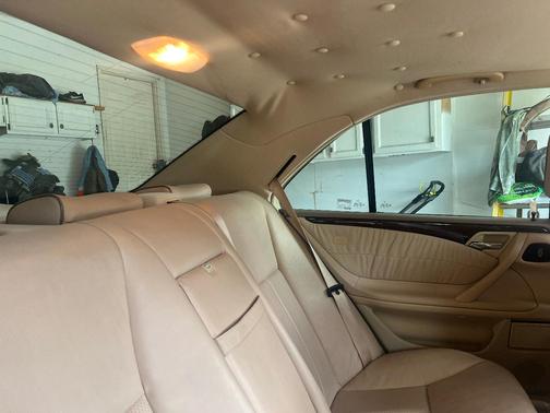 Beige 2000 Mercedes-Benz E-Class E320