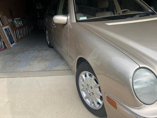 Beige 2000 Mercedes-Benz E-Class E320