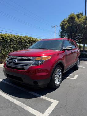 Red 2015 Ford Explorer Base