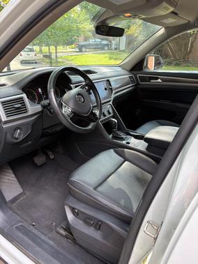 White 2019 Volkswagen Atlas 2.0T SE w/Technology