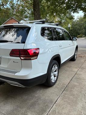 White 2019 Volkswagen Atlas 2.0T SE w/Technology
