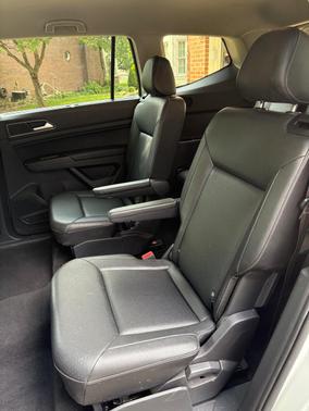 White 2019 Volkswagen Atlas 2.0T SE w/Technology