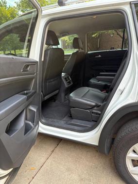 White 2019 Volkswagen Atlas 2.0T SE w/Technology