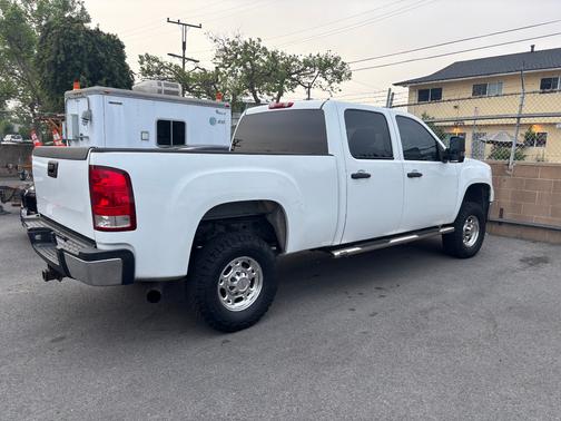 White 2007 GMC Sierra 2500 SLE2 H/D Crew Cab