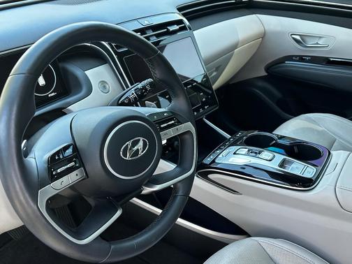 White 2022 Hyundai TUCSON Limited