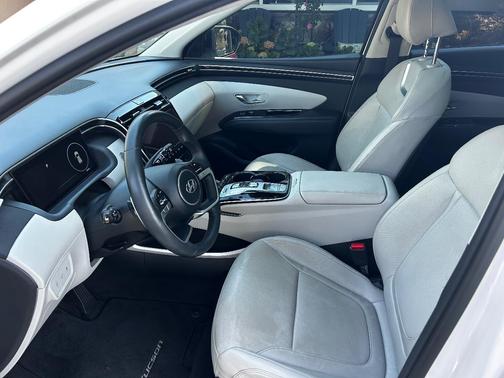 White 2022 Hyundai TUCSON Limited
