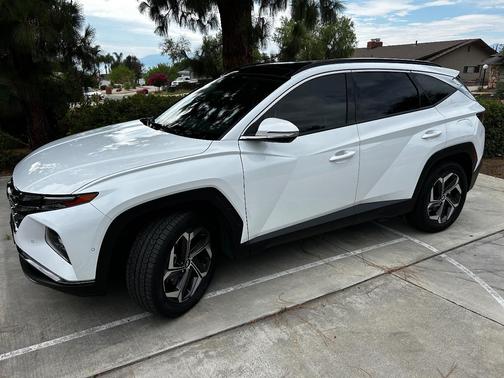 White 2022 Hyundai TUCSON Limited