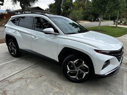 White 2022 Hyundai TUCSON Limited