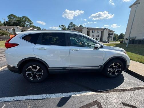 White 2018 Honda CR-V Touring