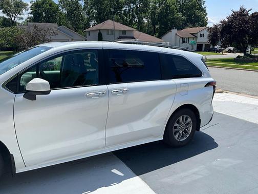White 2022 Toyota Sienna XLE