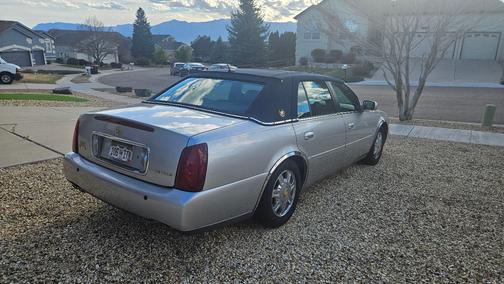 Silver 2005 Cadillac DeVille Base