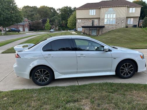 White 2017 Mitsubishi Lancer ES