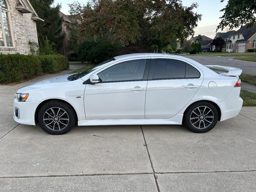 White 2017 Mitsubishi Lancer ES