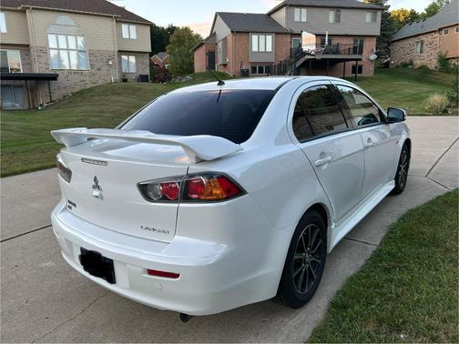 White 2017 Mitsubishi Lancer ES