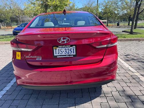 Red 2017 Hyundai ELANTRA SE