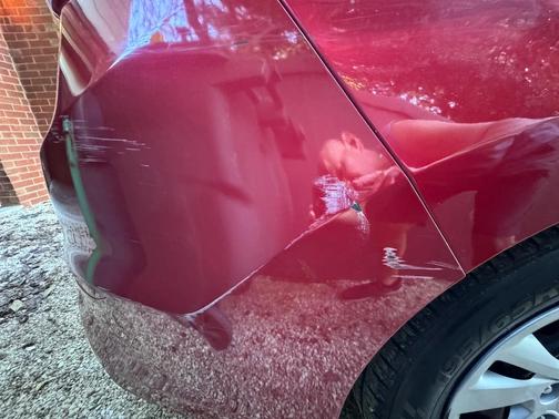 Red 2017 Hyundai ELANTRA SE