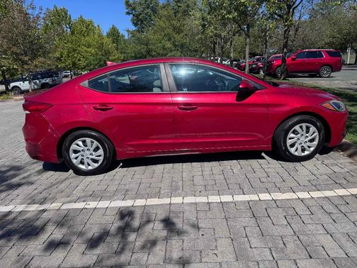 Red 2017 Hyundai ELANTRA SE