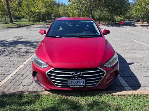 Red 2017 Hyundai ELANTRA SE