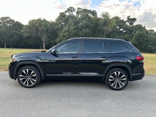 Black 2021 Volkswagen Atlas 3.6L SEL R-Line