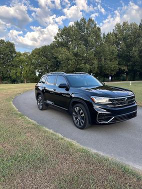 Black 2021 Volkswagen Atlas 3.6L SEL R-Line