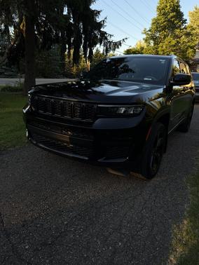 Black 2023 Jeep Grand Cherokee L Altitude