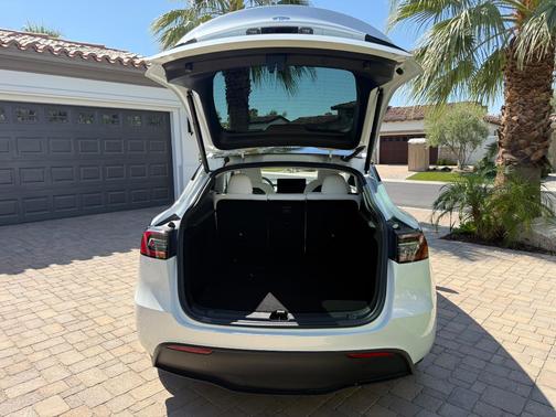 White 2023 Tesla Model Y Long Range