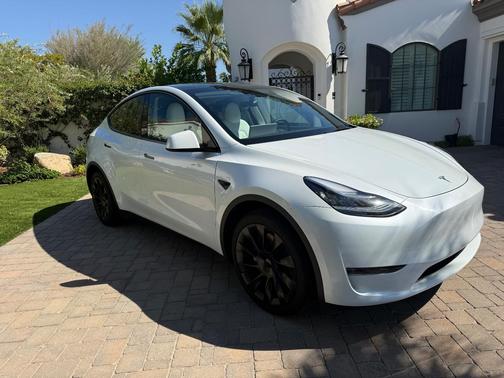 White 2023 Tesla Model Y Long Range