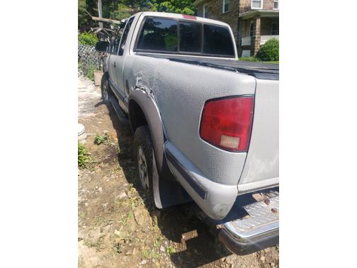 2001 Chevrolet S-10 LS Extended Cab