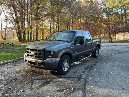 Gray 2005 Ford F-350 Lariat Crew Cab Super Duty