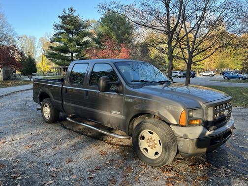 Gray 2005 Ford F-350 Lariat Crew Cab Super Duty