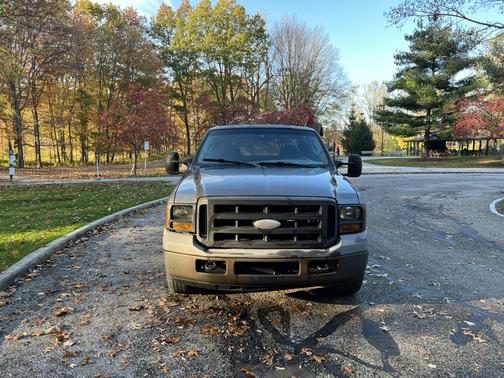 Gray 2005 Ford F-350 Lariat Crew Cab Super Duty