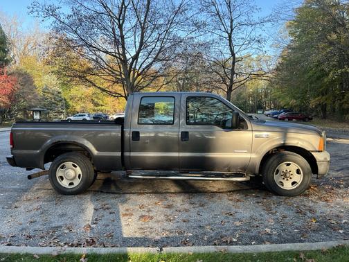 Gray 2005 Ford F-350 Lariat Crew Cab Super Duty