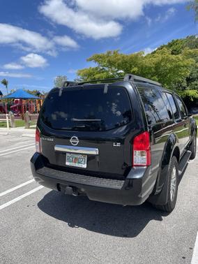Black 2011 Nissan Pathfinder LE