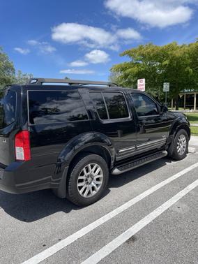 Black 2011 Nissan Pathfinder LE