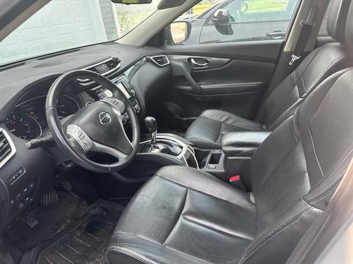 Silver 2014 Nissan Rogue SL