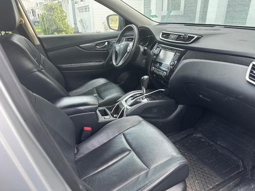 Silver 2014 Nissan Rogue SL