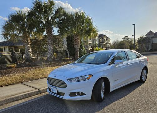 2016 Ford Fusion Hybrid SE