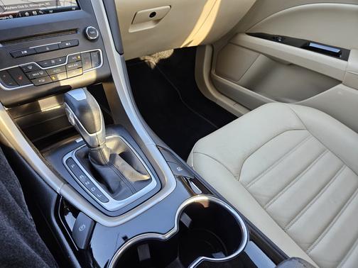 2016 Ford Fusion Hybrid SE