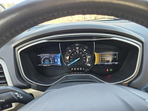 2016 Ford Fusion Hybrid SE