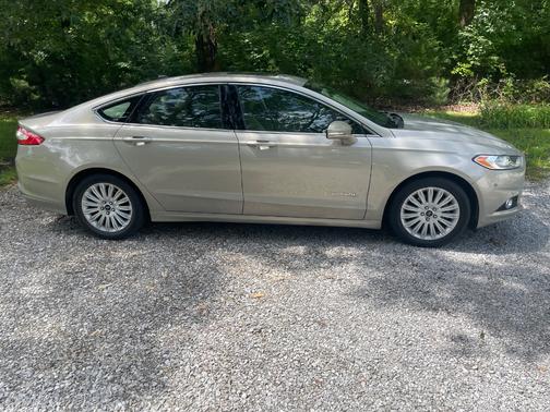 Beige 2015 Ford Fusion Hybrid SE