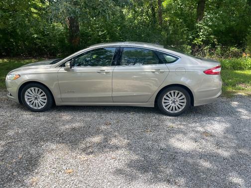 Beige 2015 Ford Fusion Hybrid SE