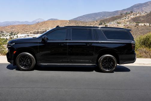 Black 2023 Chevrolet Suburban LT