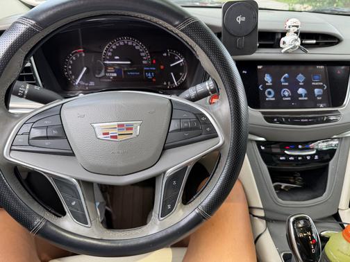 Blue 2017 Cadillac XT5 Luxury