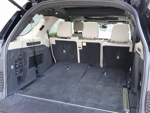 Black 2018 Land Rover Discovery HSE