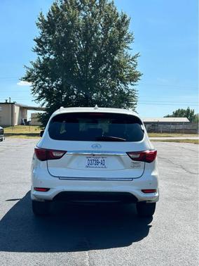 White 2018 INFINITI QX60 Base