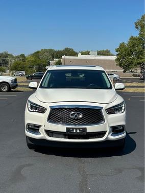 White 2018 INFINITI QX60 Base